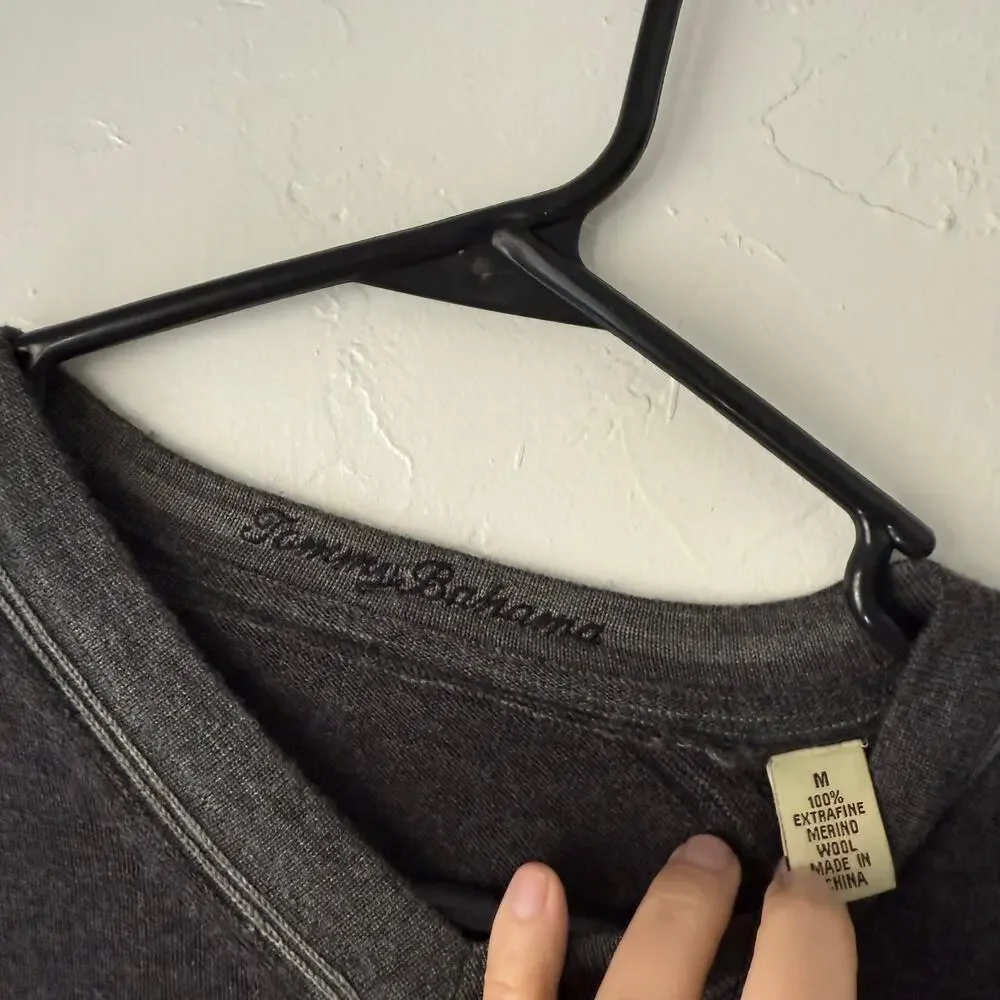 Tommy Bahama Size M Grey 100% Merino Wool V Neck‎ Sweater Preppy Old Money